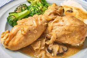 Slow Cooker Creamy Seasoned Chicken Drumsticks